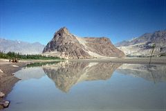 08 Skardu Khardong Hill And Kharpocho Fort Reflected In The Indus River.jpg